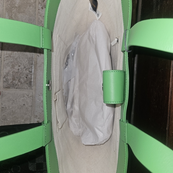 Vince Camuto Mkenz Green Tote Purse NWT - Picture 4 of 4